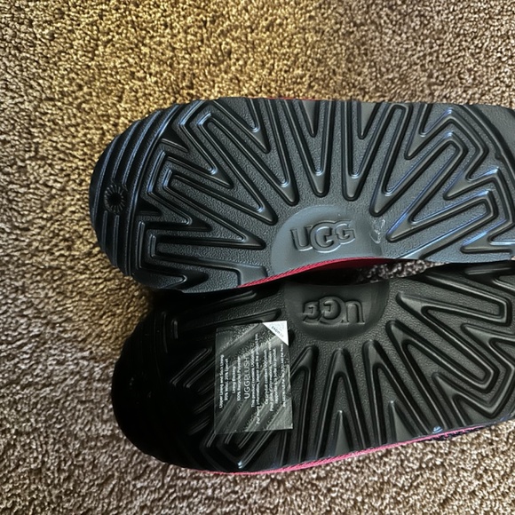 Ugg Tasman Slippers - Picture 4 of 7